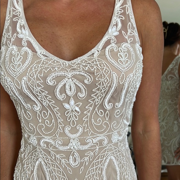 Elegant White Embroidered Cocktail Dress. New, never worn! - Picture 3 of 4